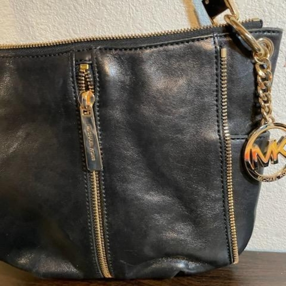 Black medium  NEW Michael Kors purse with fun zippers.Gold hardware. FREE SHIP - Picture 4 of 4